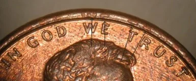 Rim-restricted design duplication near the coin's rim
